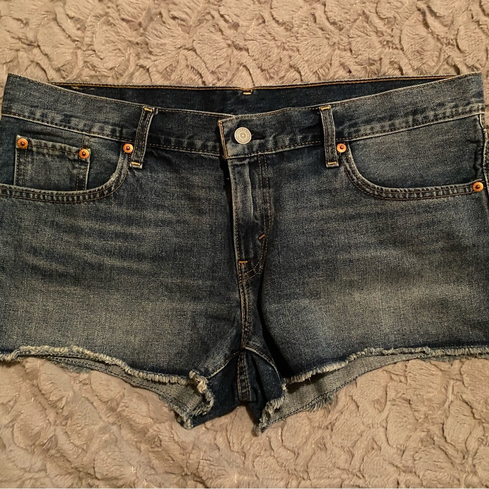 Women’s Levi’s shorts
